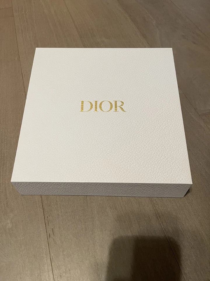 2024 Christian Dior/Puzzle “Around The World” 500 Peças/PRESENTE DE BOAS-VINDAS PRATA - Imagem 2 de 4