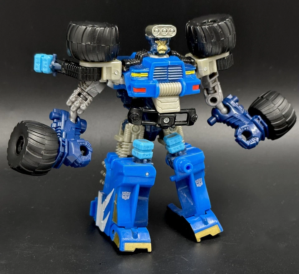 Transformers 2011 SALVAGE Power Core Combiners Autobot Commander  - Image 3 of 4