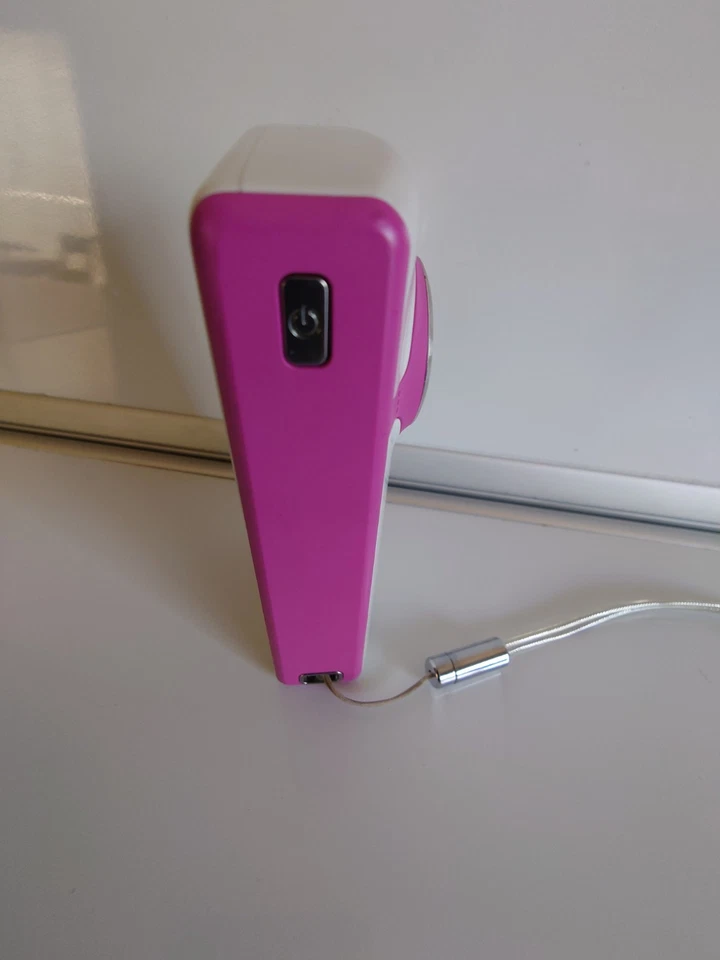 Flip Ultra Video Camera 4 GB Records 120min, Model U1120W, Pocket Size, Tested - Image 3 of 4