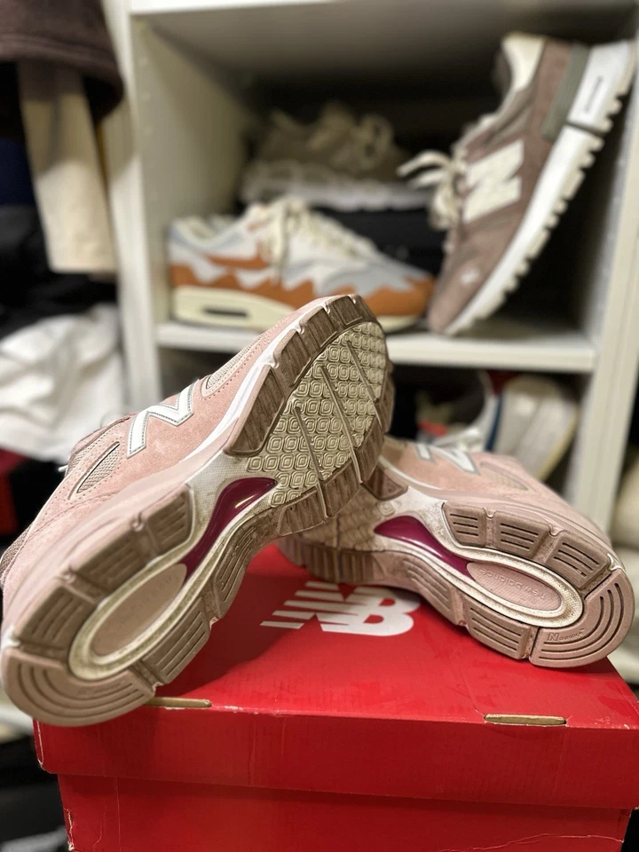 New Balance 990v4 Pink Ribbon Faded Rose - UK9/US11 W990KMN - Image 4 of 4
