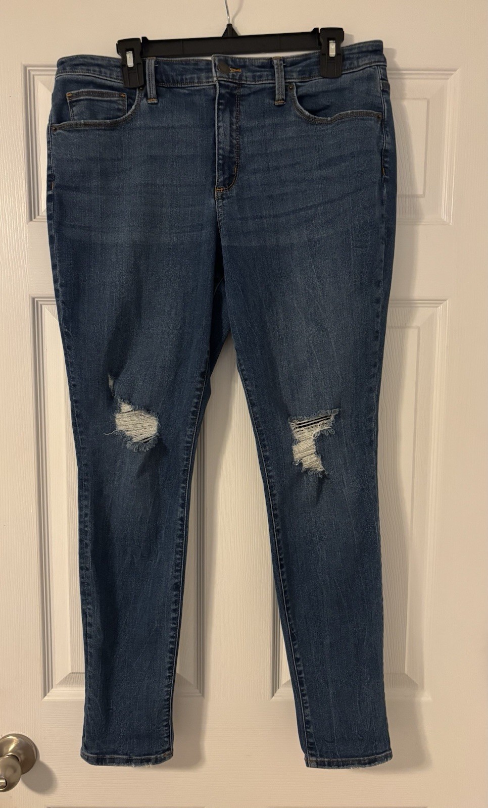 Universal Thread Distressed Medium Wash High Rise… - image 1