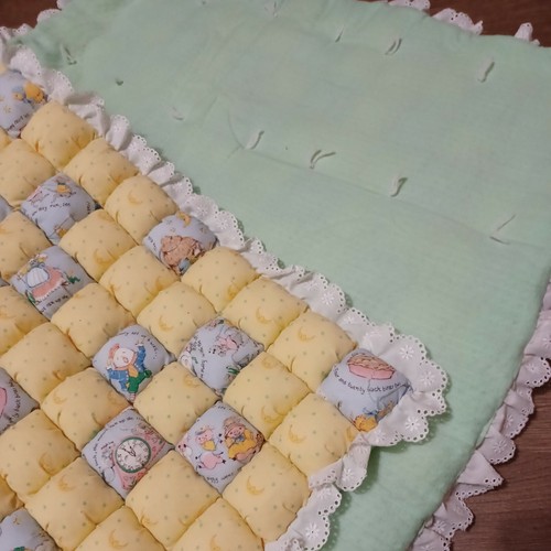 Vtg Handmade Baby Bubble Biscuit Quilt Blanket Pastel Ruffle Tummy Time Playmat - Picture 8 of 9