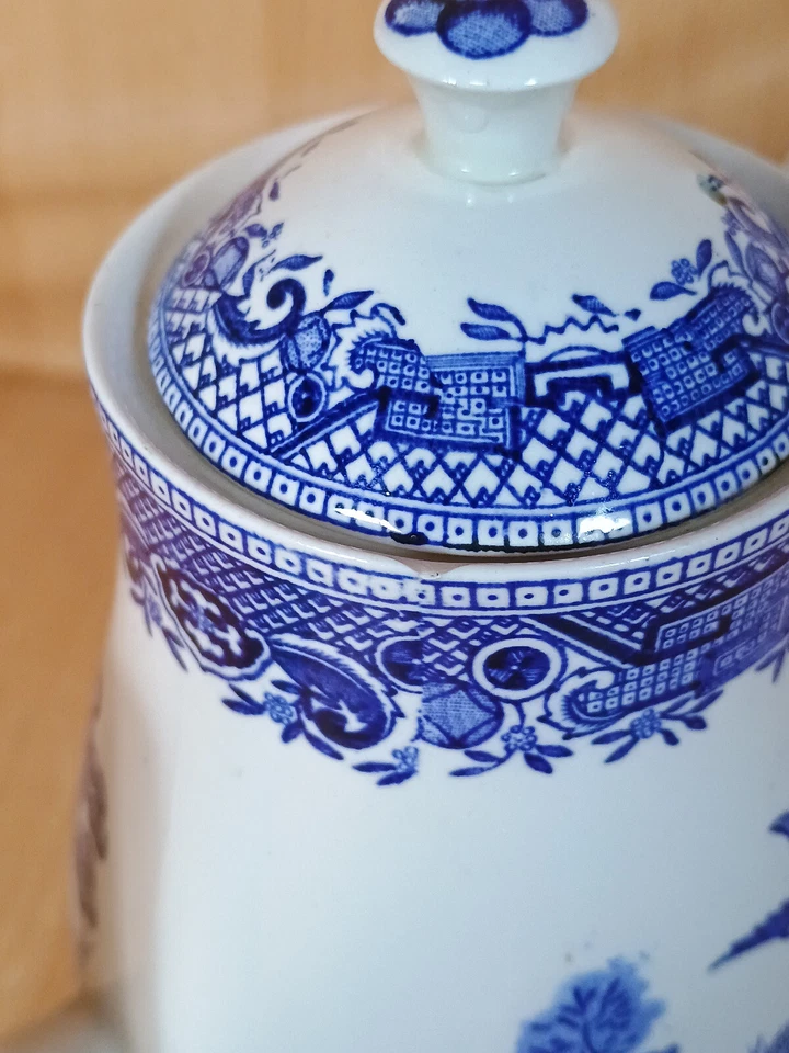 W R Midwinter Rural England 8" Tall Coffee Pot Blue & White Willow Pattern - Image 4 of 4