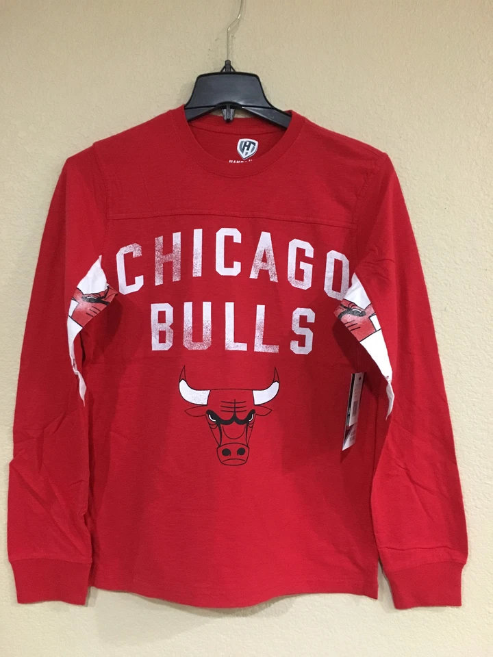 Chicago BULLS Men's Long Sleeves T-Shirt - Hands High T-Shirt by G-III - Image 3 of 4