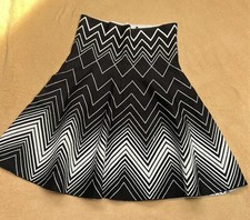 Women High Waist Black & White Skit Size S