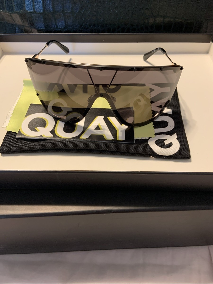 QUAY ON SET Shield Sunglasses Women display picture 2