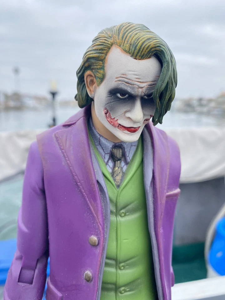 Toys R Us TRU Exclusivo The Dark Knight EL BROKER 12" Pulgadas Figura Mattel Roto Foto 3 de 4