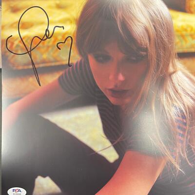 Taylor Swift Signed Mahogany Vinyl Insert PSA/DNA Autographed