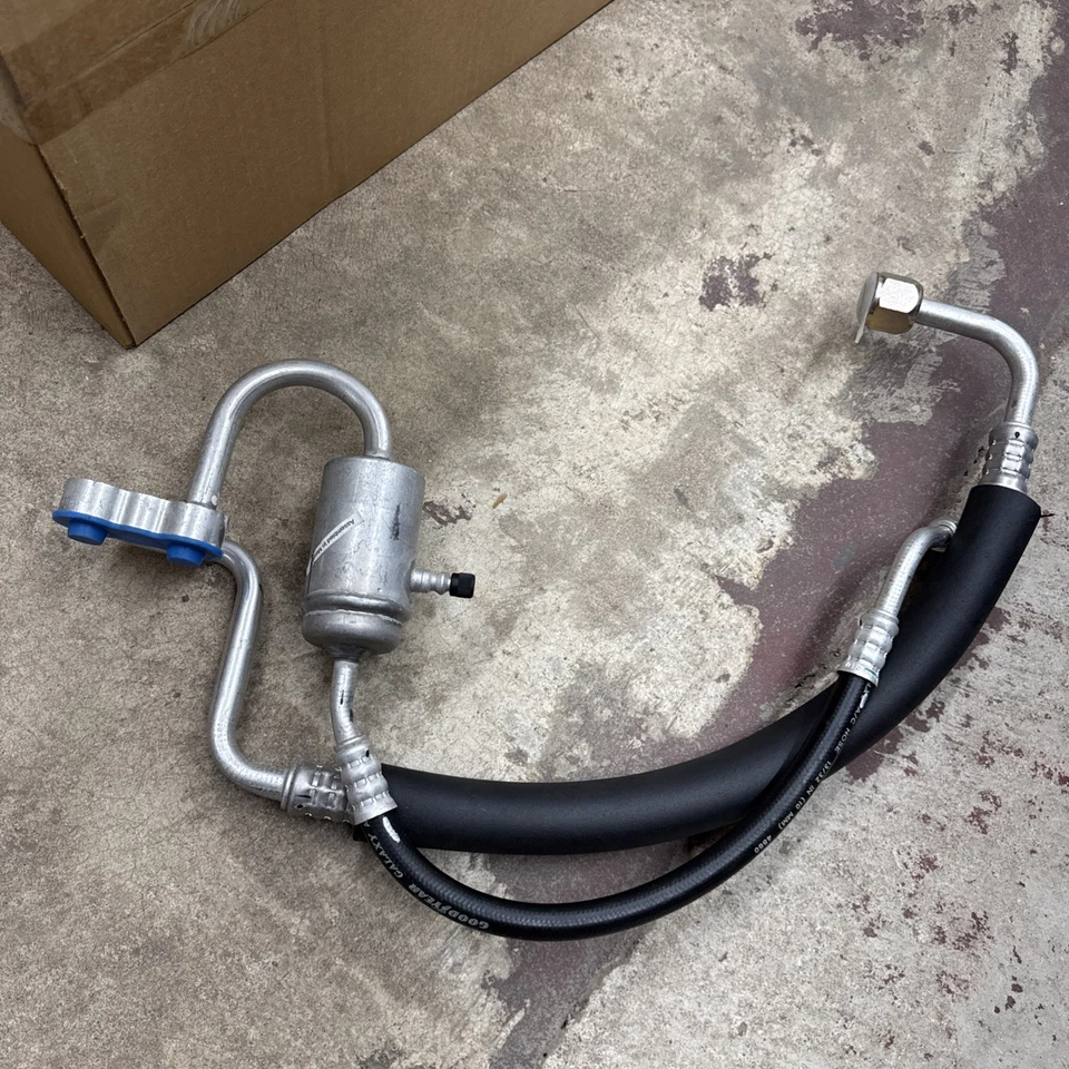 GM 1646531 A/C компрессор на конденсатор линии 1986-89 Cadillac Fleetwood RWD новый из старых запасов - Изображение 3 из 4