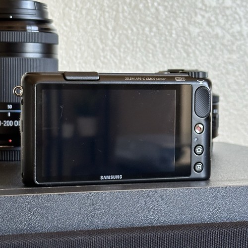 Samsung NX2000 fotocamera digitale mirrorless con obiettivi 20-50 mm e 50-200 mm kit - Foto 9 di 14