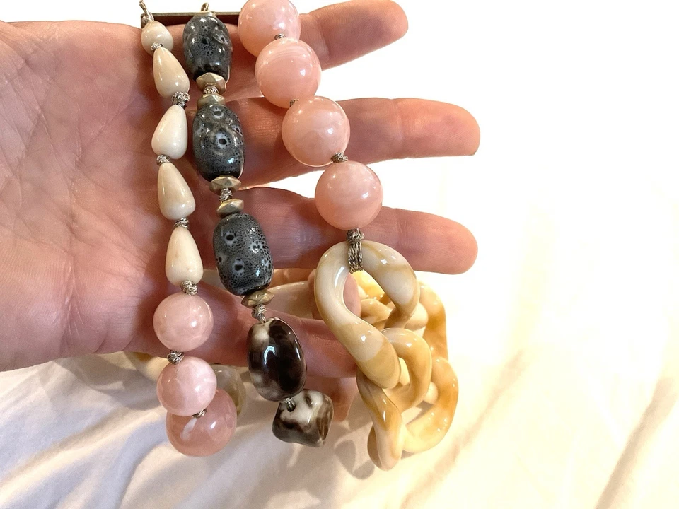 Collar Anthropologie Afterglow resina capas declaración Boho blanco rosa marrón Foto 3 de 4