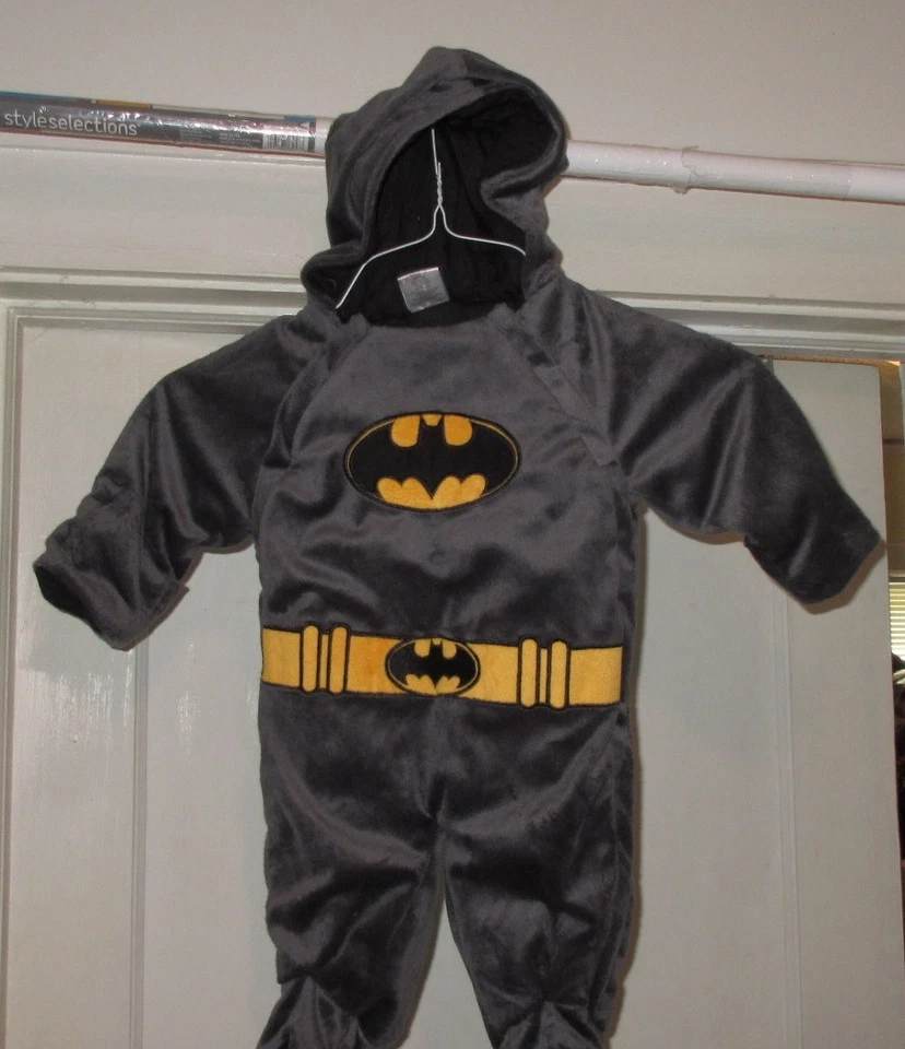 Boys' Batman Costume Super Soft 6-9 Month DC Comics Great Used Halloween OnePc - Image 3 of 4
