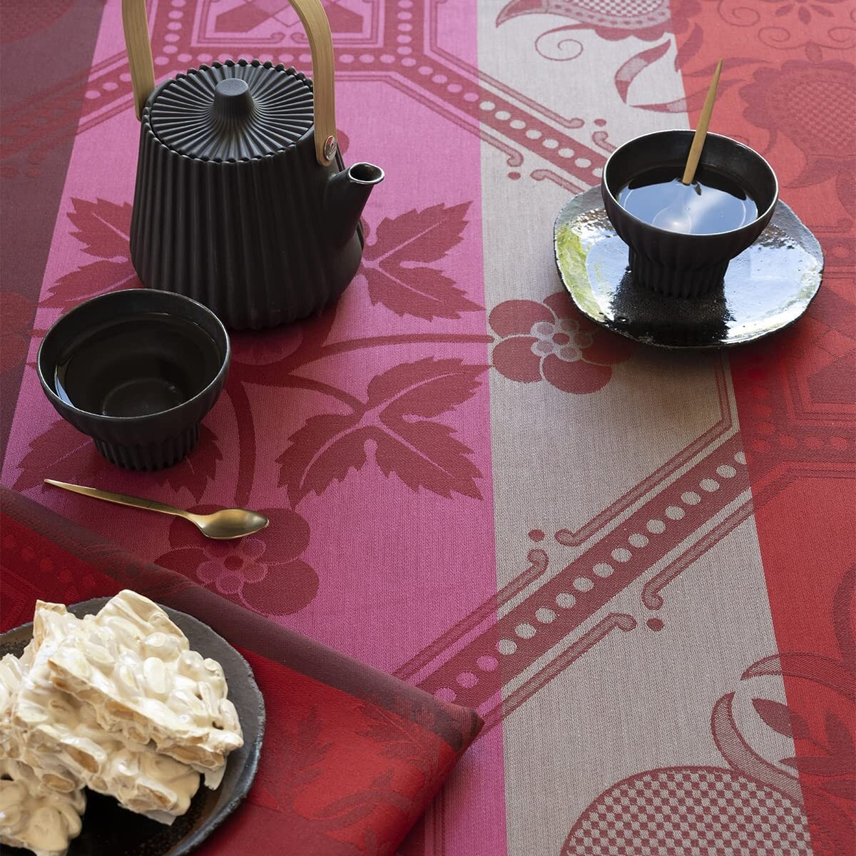 Nappe Hacienda Bolero dimensions 175x175cm composition 100% coton