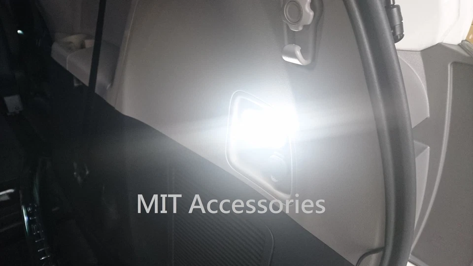 Para LEXUS CT200h 2011-on LED Super Luz Trasera Carga Maletero Equipaje Lámpara Lateral Foto 3 de 4