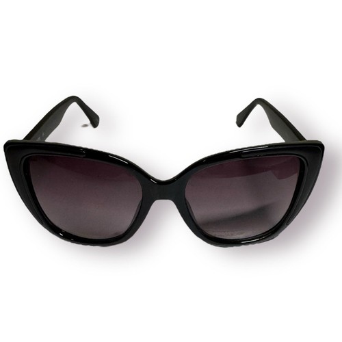 Vince Camuto VC 682 Cat-Eye Sunglasses Gradient Smoke-tinted lenses