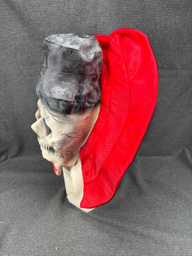 B6 Fun World Mask Skull in top hat w/ Large Red collar - Picture 2 of 7