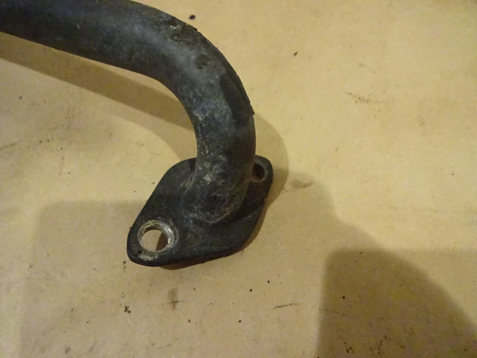 Lamborghini Diablo - Tubo de salida de aceite del motor - P/N 001537292 Foto 4 de 4