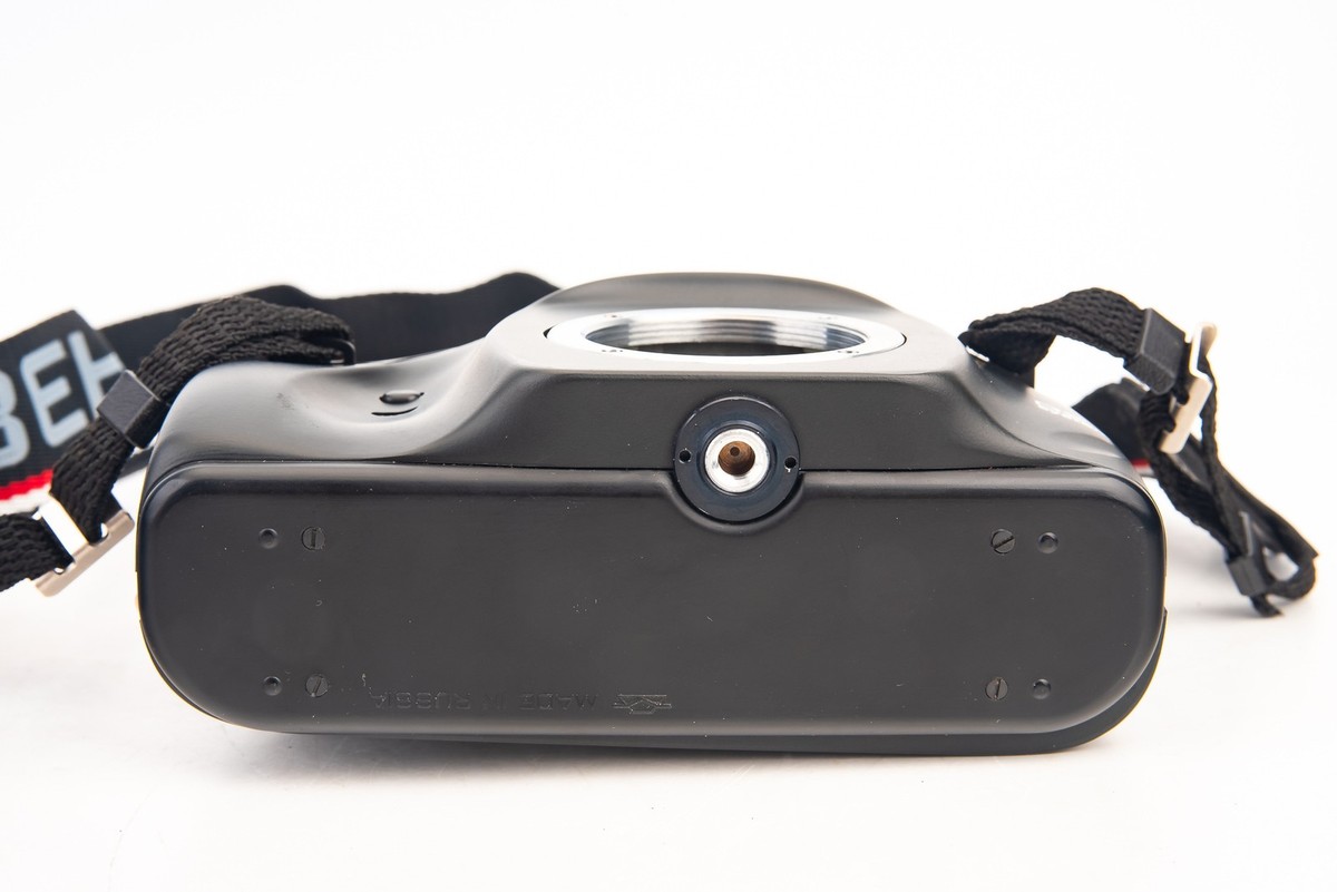 Zenit 412 DX 35mm SLR Film Camera Body M42 Mount with Batteries