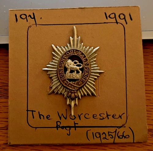 Post WW1 Worcester Regiment Cap Badge, Bi-Metal, Exceptional Quality, Slider.