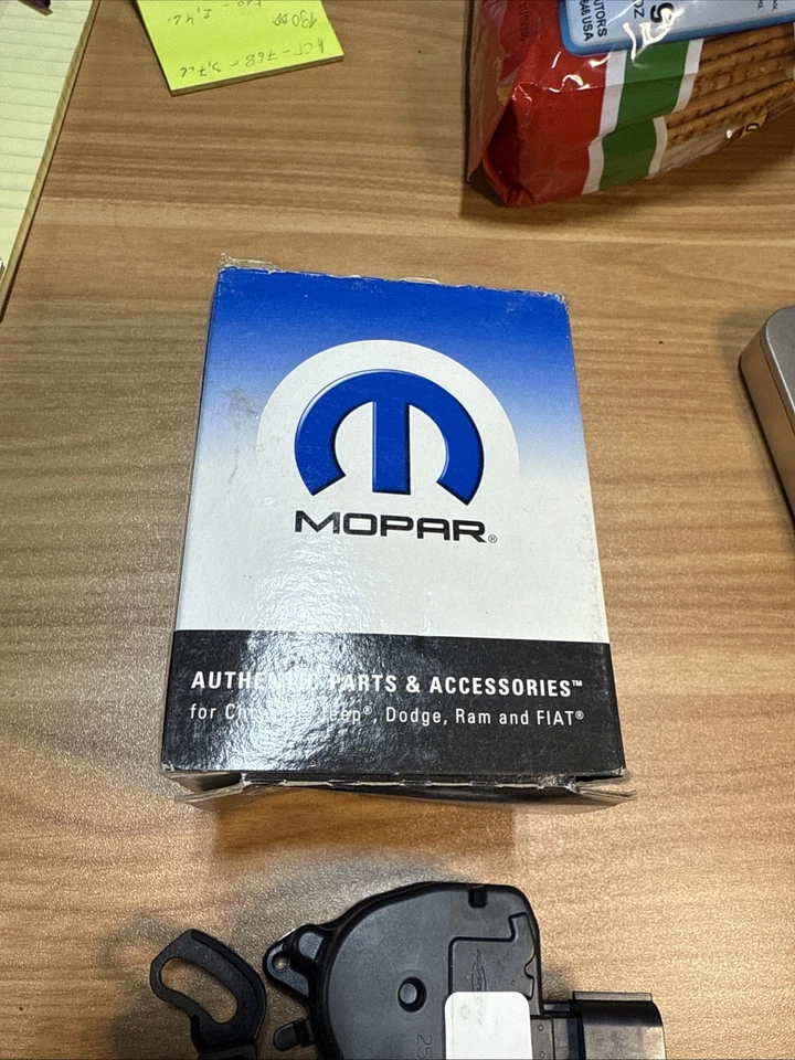 OEM Mopar 4717960AC ACTUATOR-Power Door Lock Caravan-Town Country Voyager 01-07 - Image 3 of 4