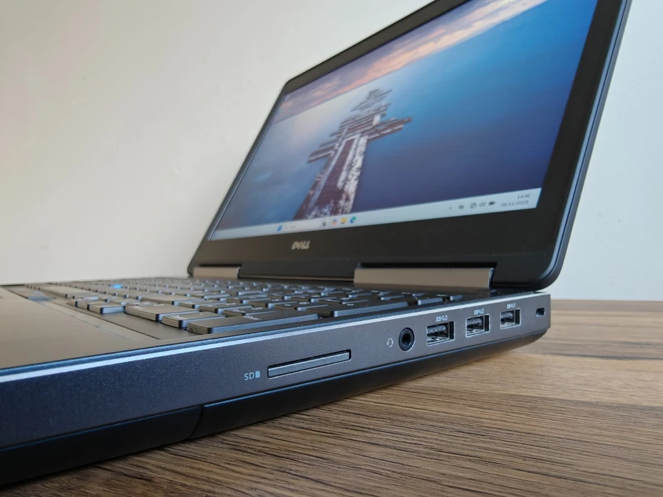 Dell Precision 7520 15.6" Xeon E3-1545 32GB RAM 512GB SSD NVidia Quadro M2200 - Image 4 of 4