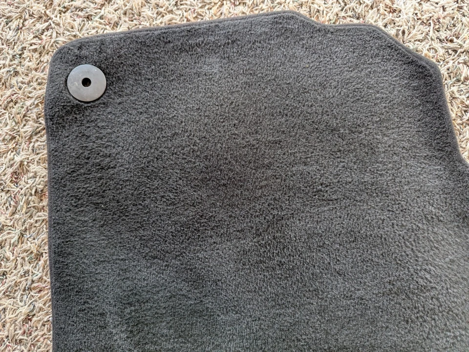 Alfombrilla conductor izquierdo lamborghini aventador 2011-2022 como nueva 472863691A Foto 3 de 4