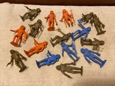 16 Vintage 1960/70  s MPC 2  Plastic Astronaut Spaceman Toy Set Figures