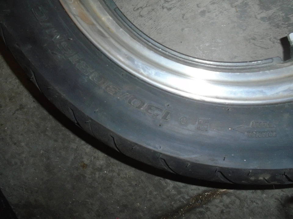 Llanta trasera Suzuki Marauder VZ800 VZ 800 1998 130/90/B16 16" 1999 Foto 2 de 4