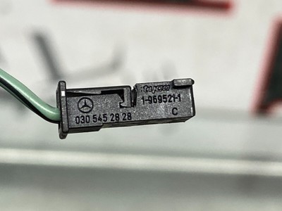 AS) GENUINE MERCEDES BENZ WIRING LOOM PLUG CONNECTOR A0305452828 1 