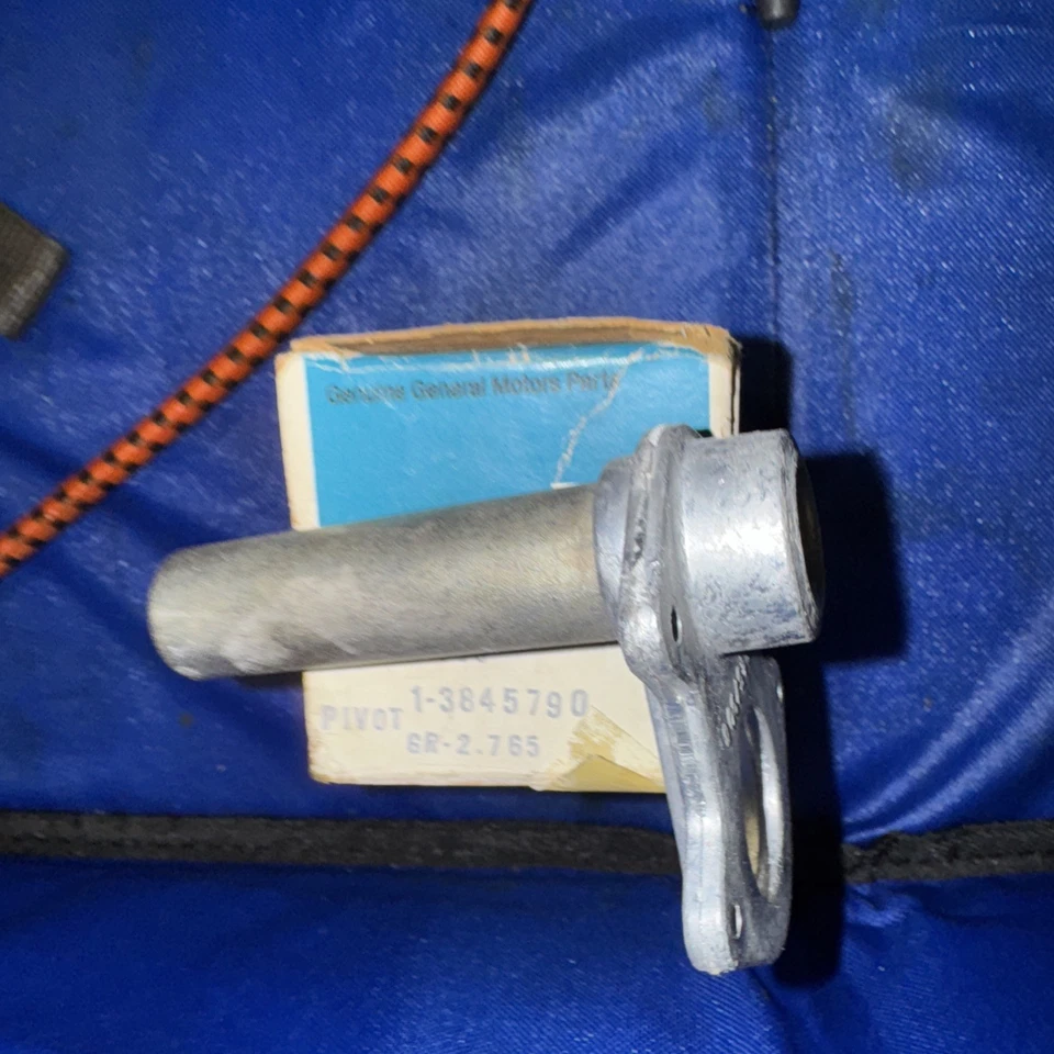 63-67 C2 Corvette RH Outer Headlight Housing Pivot--GM #3845790--NOS--NCRS!! - Image 2 of 3