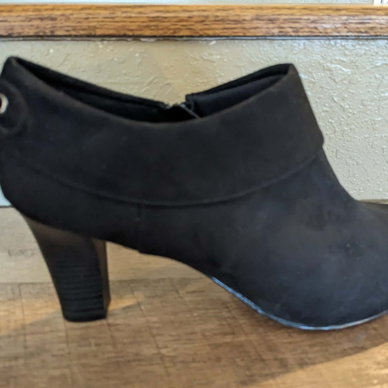 Coach and Four Black Suede Booties 9.5 Side Zip Bows - 3 inch heels - VGUC  thumbnail 5