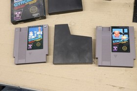STACK UP NINTENDO NES GAME 5 SCREW COMPLETE W/ BOX, - ROB ROBOT -GYROMITE GAME