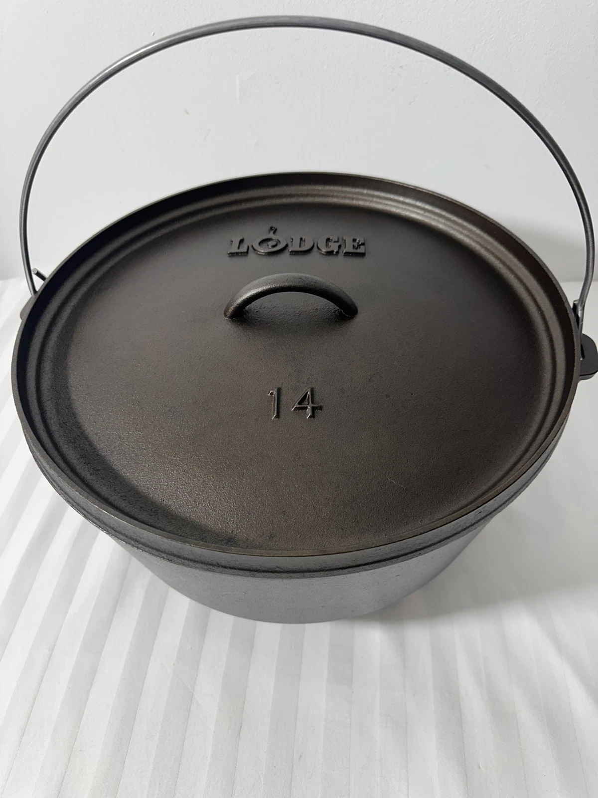 Lodge 14 DCO Cast Iron Deep Camp Oven 3 legged 14” diameter 5 1/2” deep