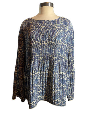 Max Studio Tunic Top Blouse Women s 3X Blue FLoral Pleated flare Sleeve EUC
