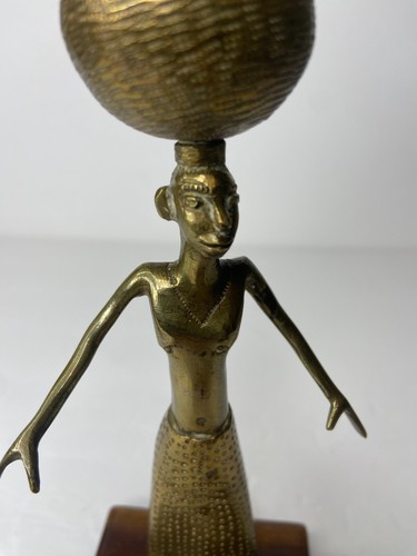 Antigua estatuilla femenina africana de bronce - Imagen 11 de 16