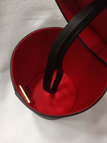 Bolso de mano de noche Bloomingdales negro satinado rojo lentejuelas cuentas maceta bolsa de regalo - Imagen 9 de 19