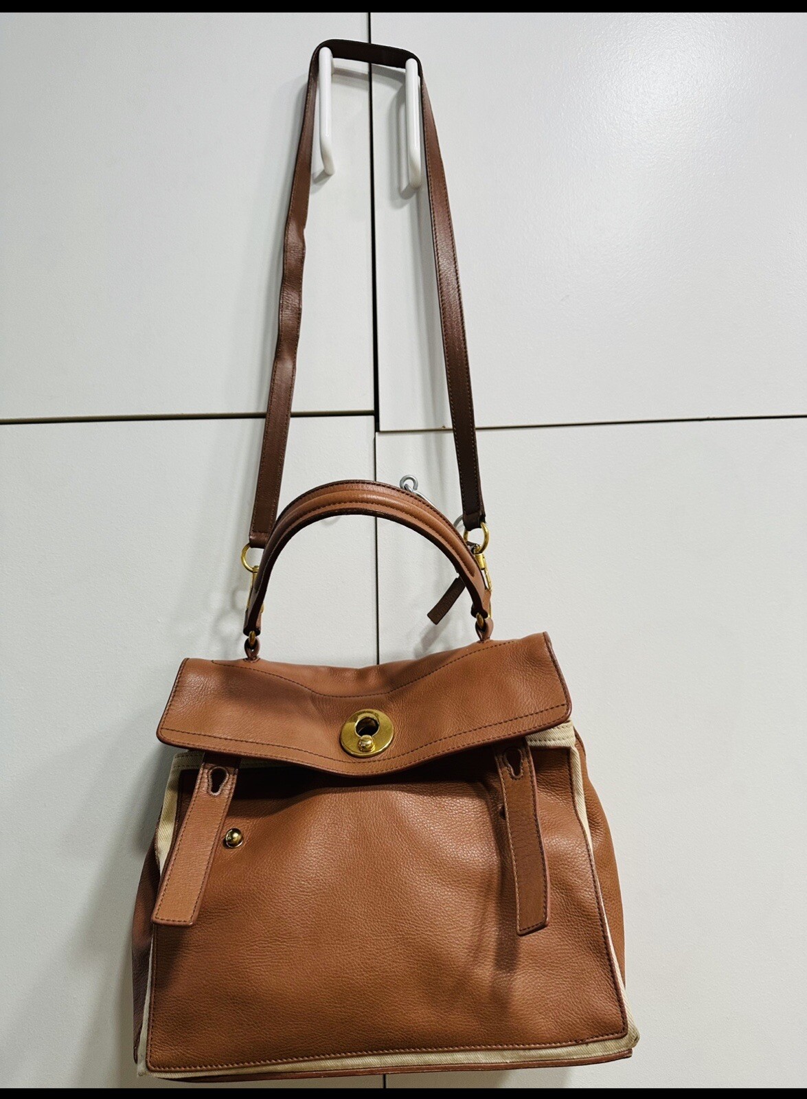 Authentic Used YSL Crossbody Bag in Excellent Condition-image