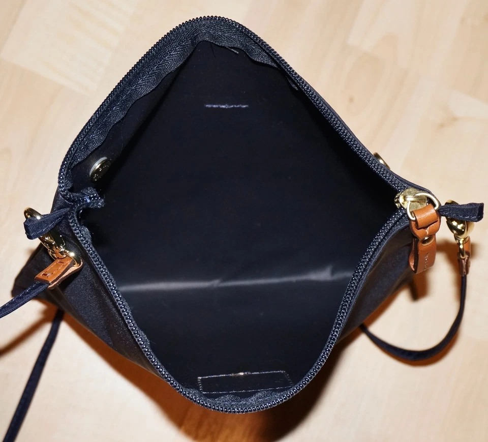 Bandolera delgada de nailon azul marino pequeña de BRIC'S (bolsa a presión con inserción de mano) 8x9 Foto 3 de 4