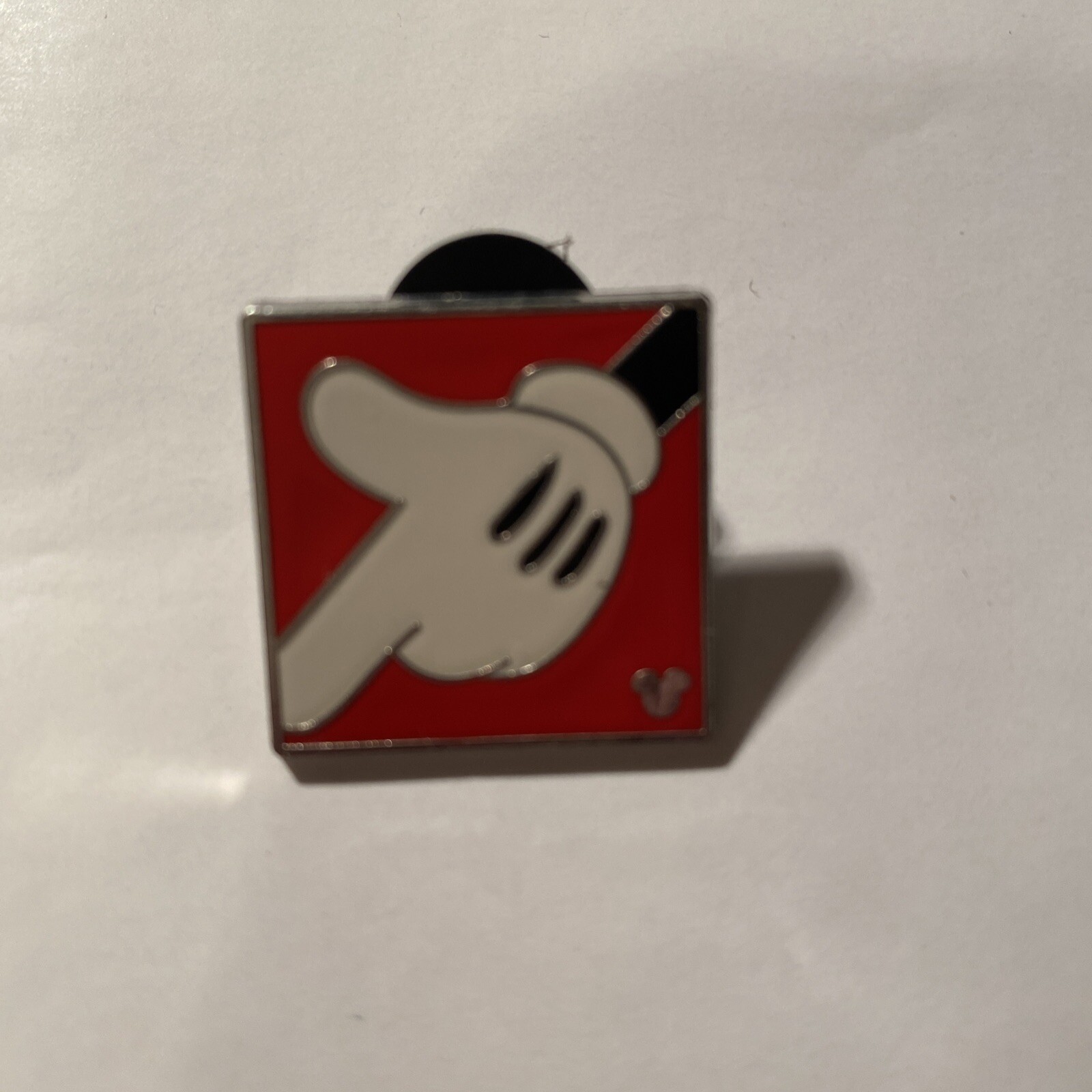disney pin Mickey Mouse hidden mickey red square pointing hand glove finger