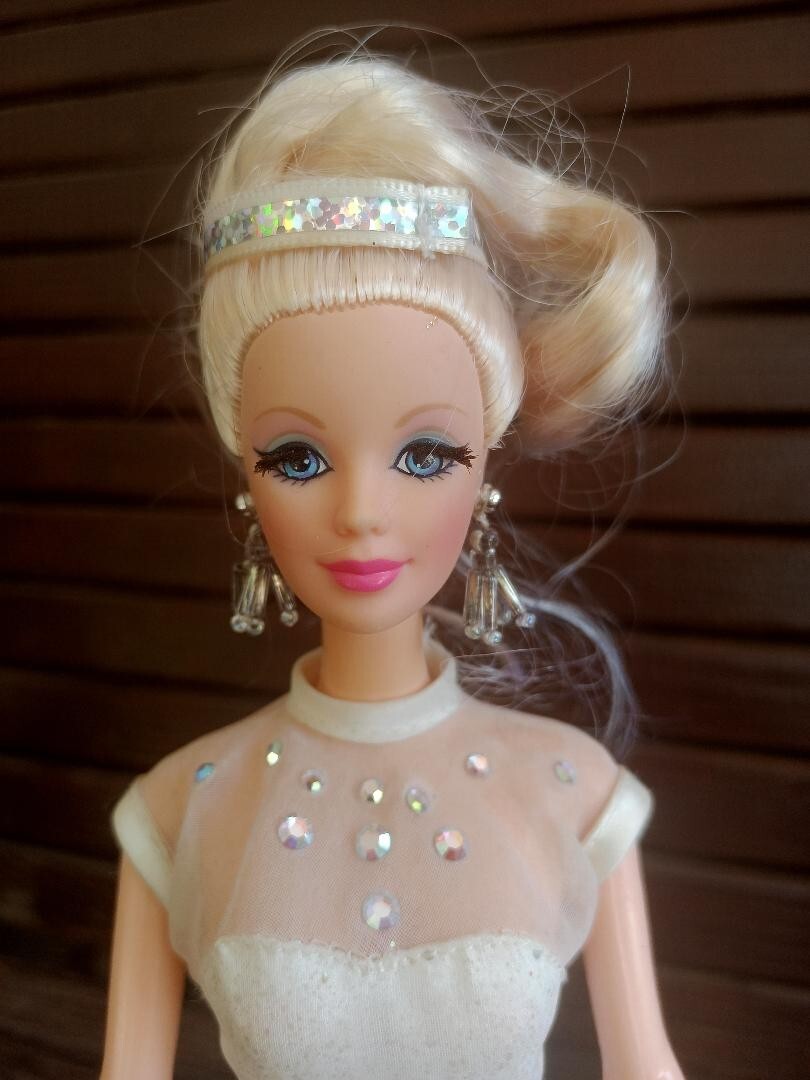 1996 Barbie Starlight Dance Doll Classique Collection Mackie Face