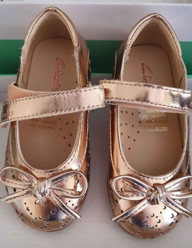 Girl Clarks 6 - 12 Months Metallic Gold Flat Ballet Shoes New In Box - Picture 2 of 9