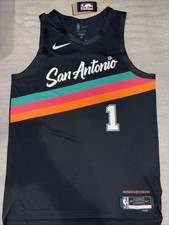 Ultimate San Antonio Spurs Collector and Super Fan Gift Guide 39