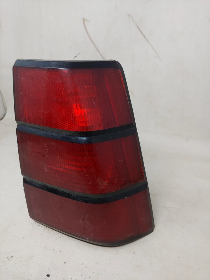 1988 1989 1990 1991 1992 PONTIAC LEMANS Oem Tail Light Right Passinger Side - Image 2 of 4