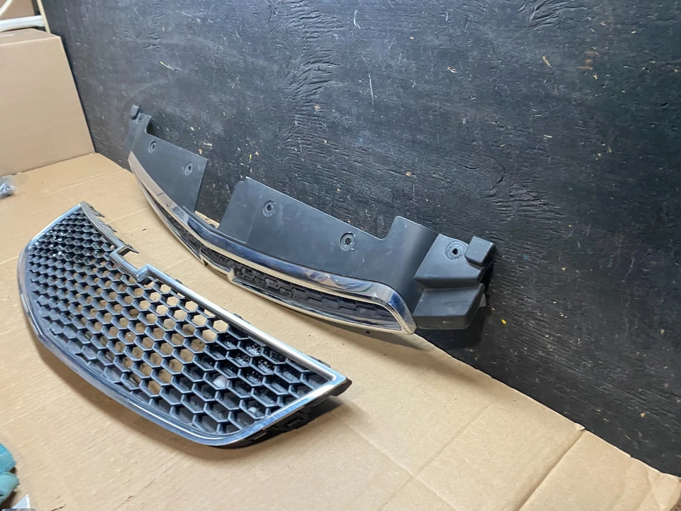 Chevrolet Cruze 2011 a 2014 juego superior inferior parrilla U6217 DG Foto 2 de 4