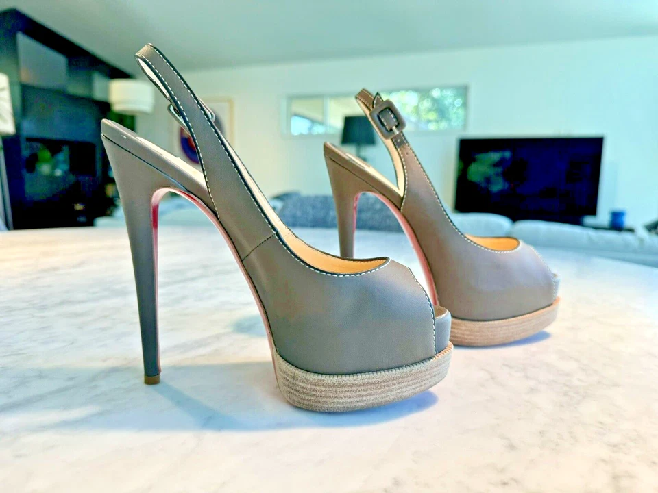 ÓTIMO Estado Christian Louboutin Raais Royal Trepointe Sling 140 Tamanho 35 - Imagem 4 de 4