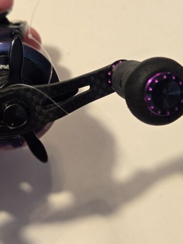 Abu Garcia Revo IKE Low Profile Reel 6.6:1 Baitcasting Reel Carbon Handle - Picture 7 of 11