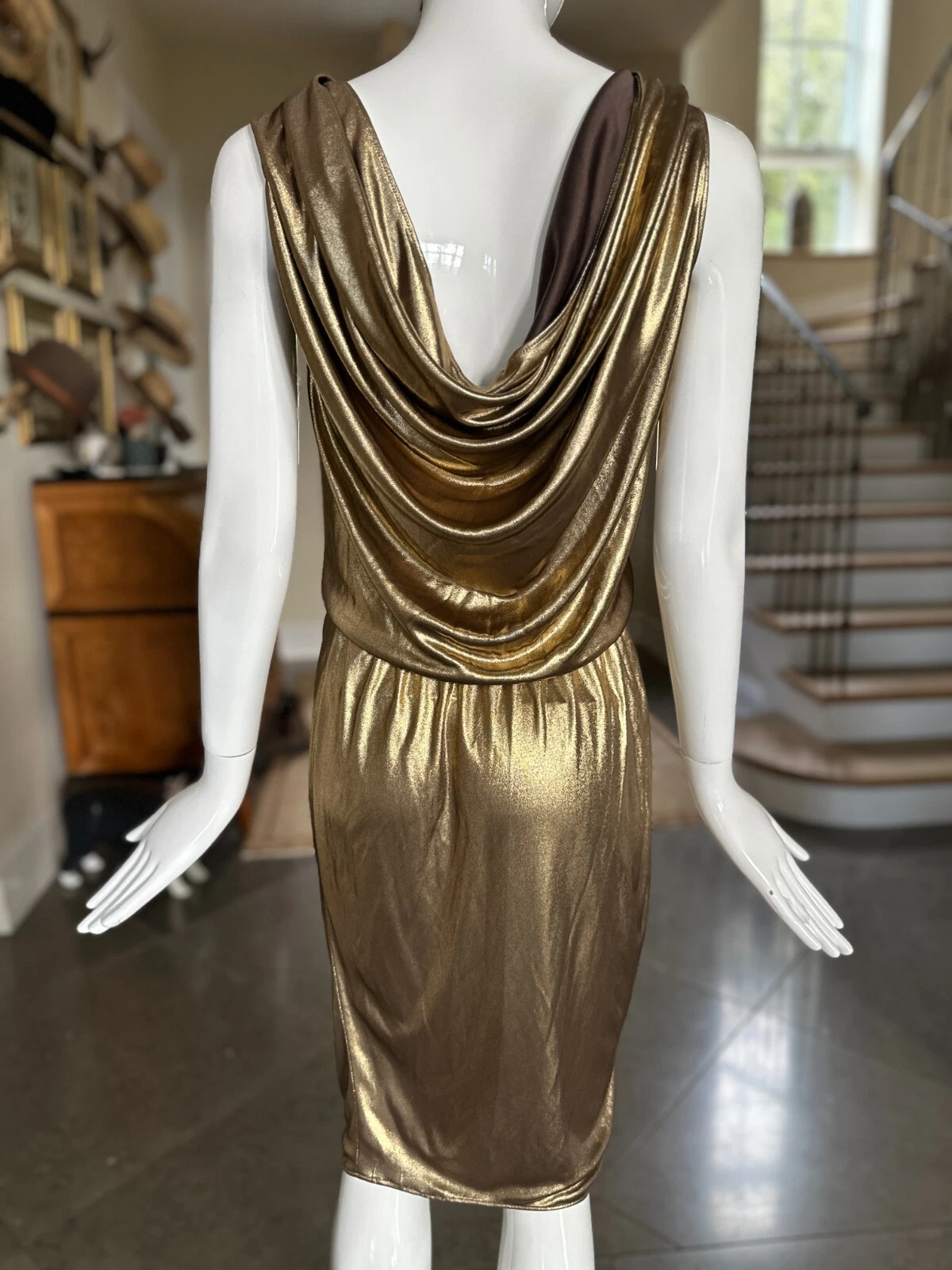 Abito da cocktail Moschino economico e chic metallizzato oro liquido drappeggiato 1991