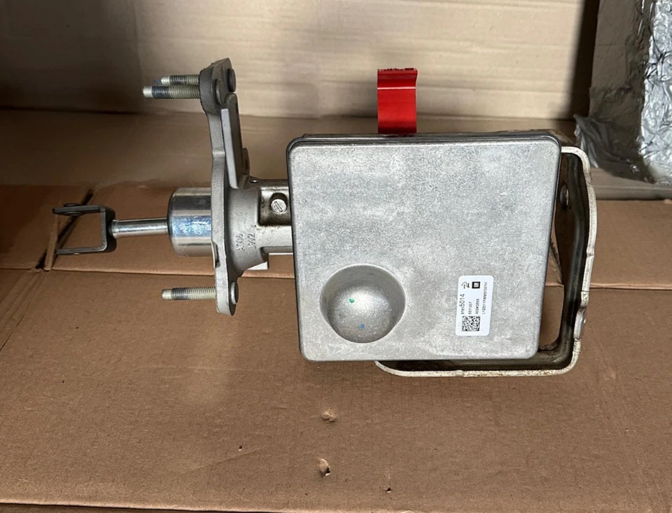 Genuine OEM GM Brake Master Cylinder PN 87815018 87815014 k - Image 3 of 4