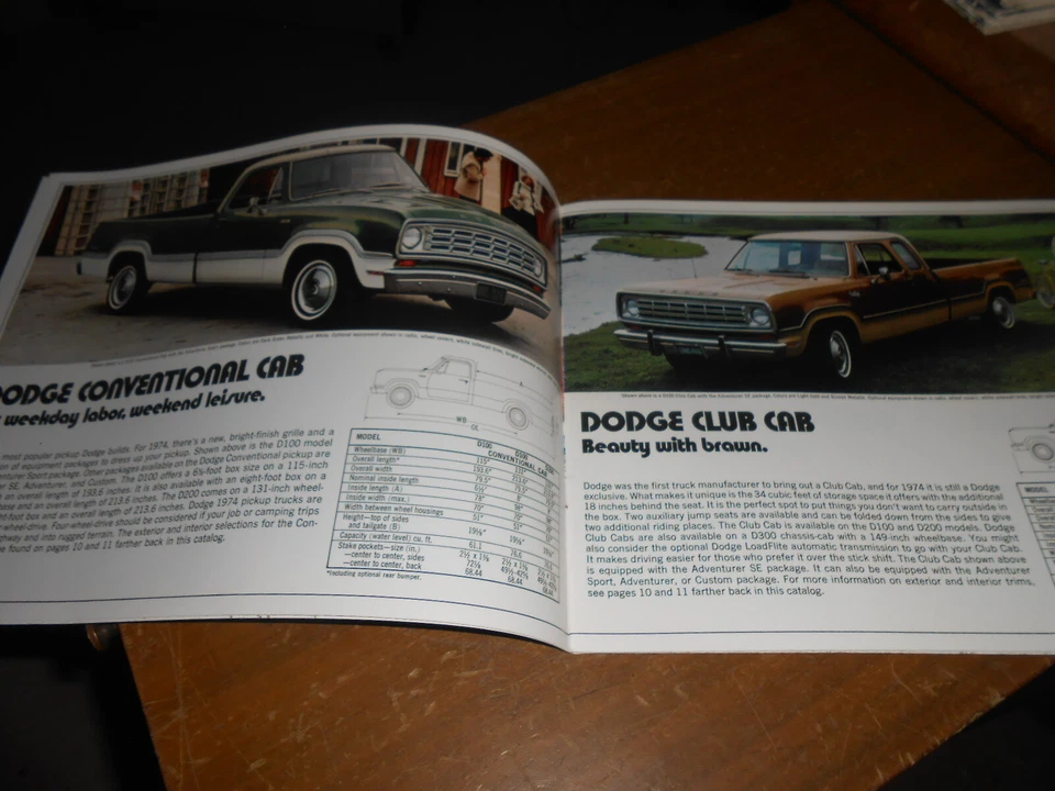 Folleto de concesionario de fábrica nuevos modelos camioneta Dodge D100 D200 D300 1974 Foto 3 de 4