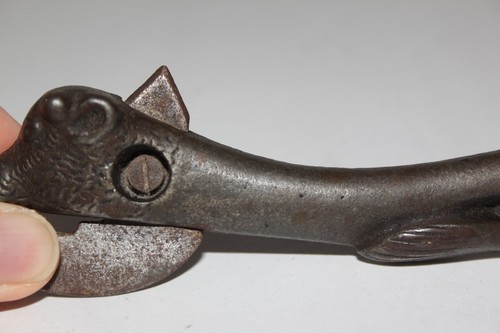Vintage Cast Iron Cow Shape Can Opener - Picture 6 of 12